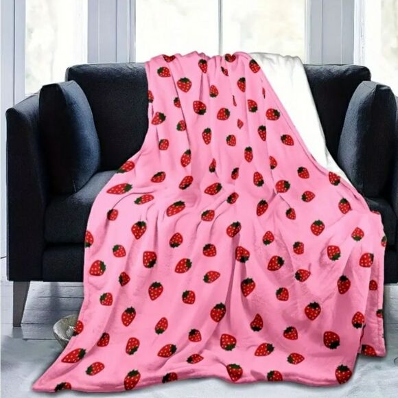 Brand New Plush Flannel Strawberry Blanket 51" x 59" - Picture 4 of 4